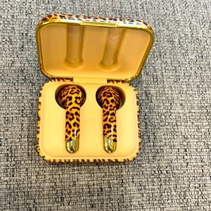 Happy Plugs Limited Edition